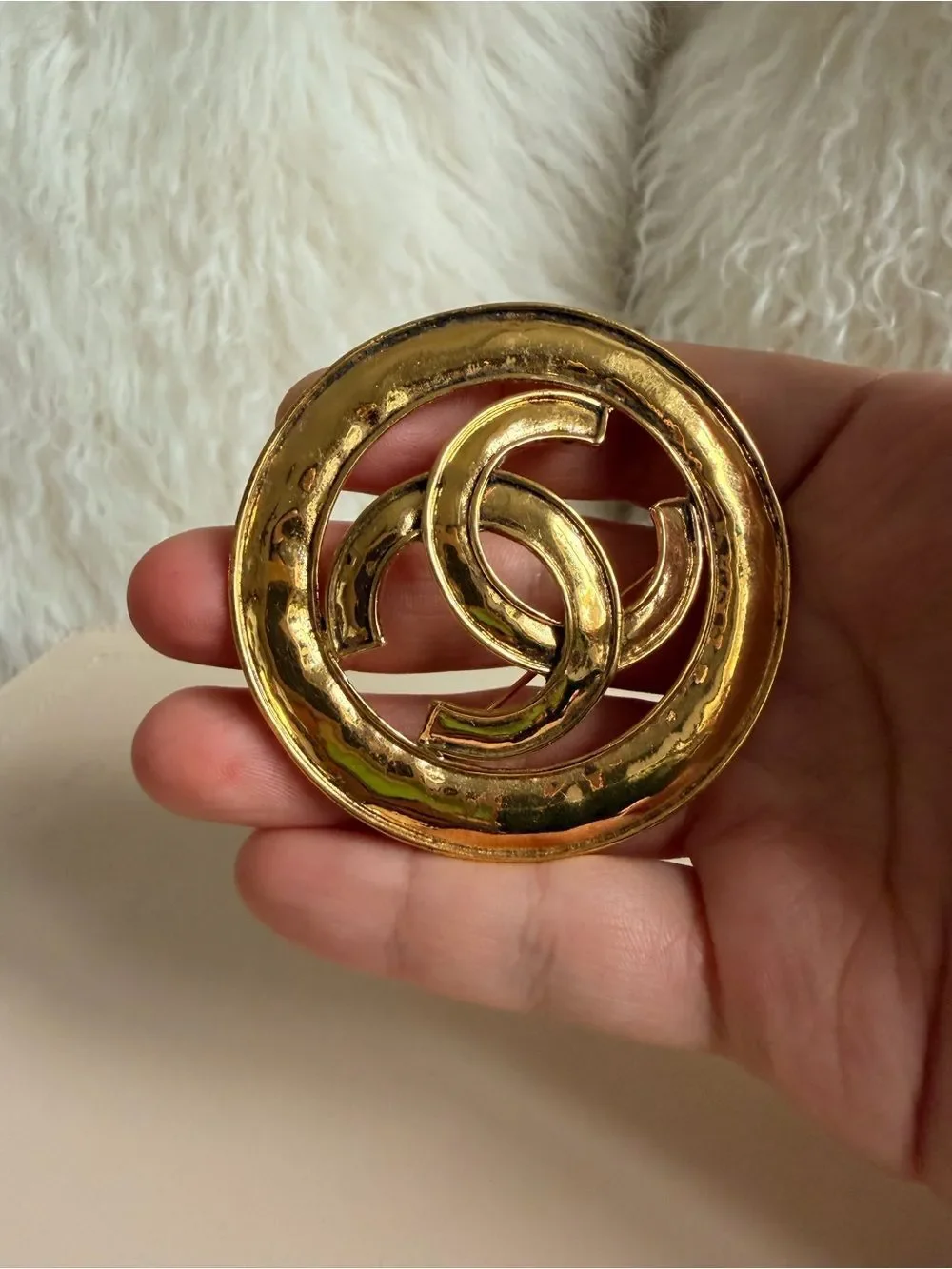 chanel xl Gold Tone Interlocking Circle Brooch